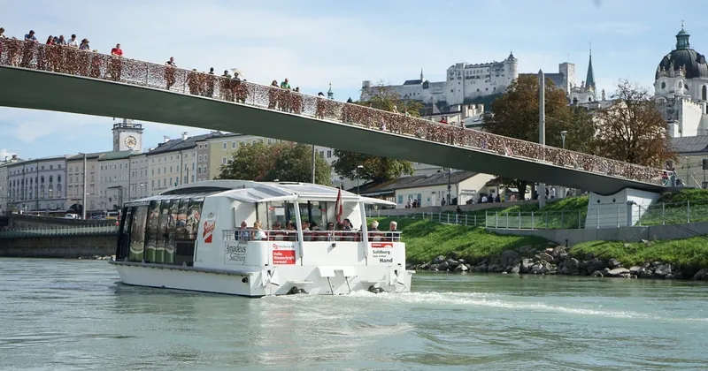 Salzburg: Bootsfahrt nach Hellbrunn und Schlossbesichtigung